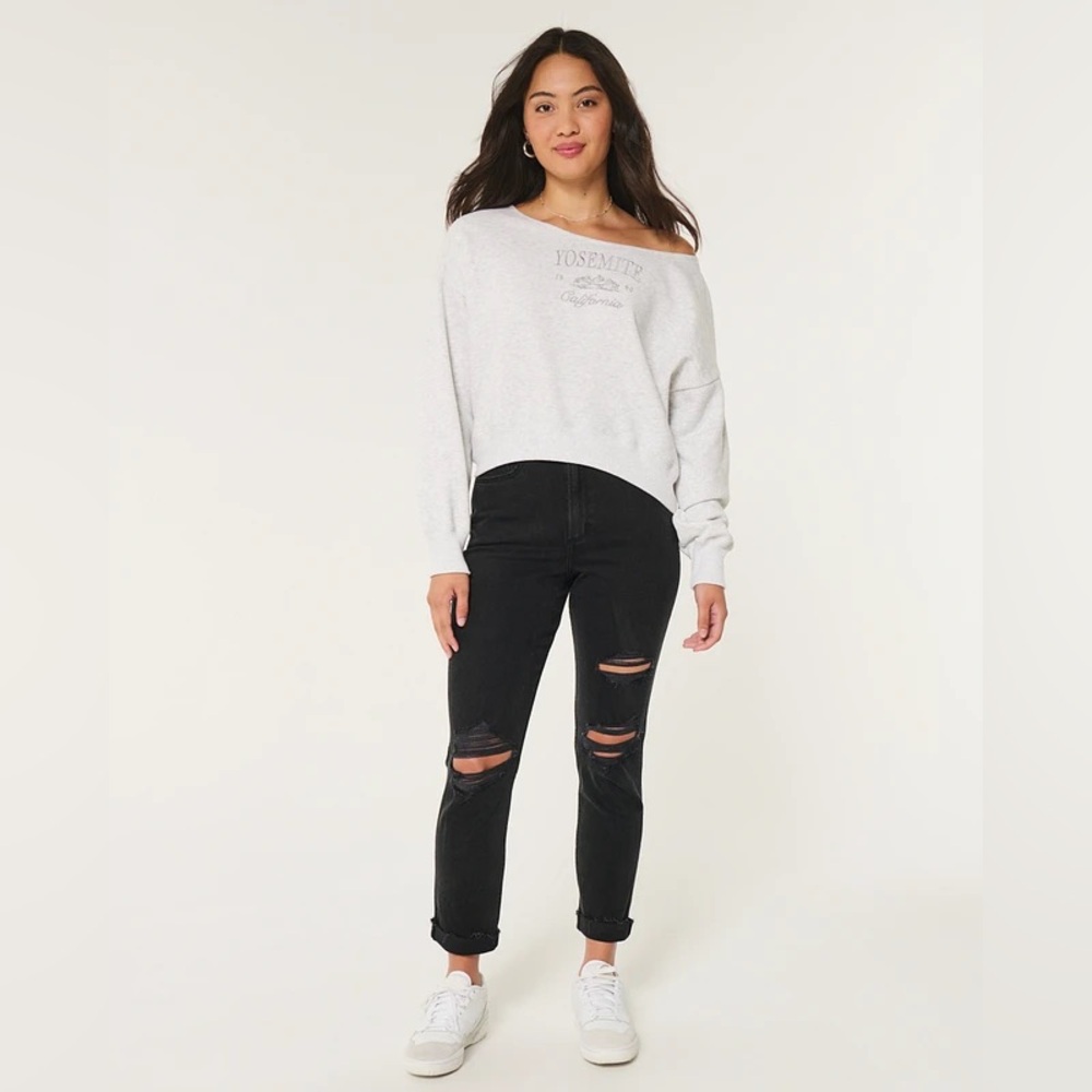 Hollister Curvy Ultra High-Rise Mom Jeans 2R W26